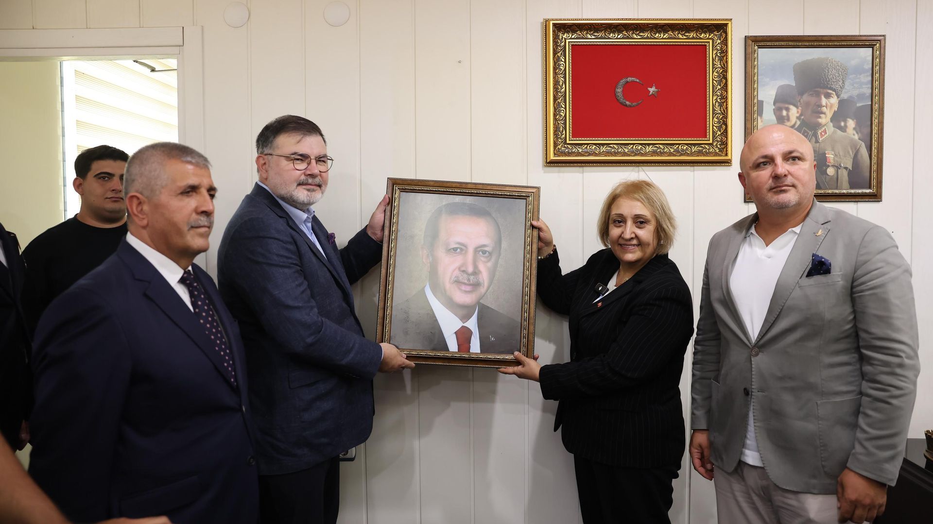 Menderes Belediyesi’nde devir teslim töreni: Asuman Şen göreve başladı